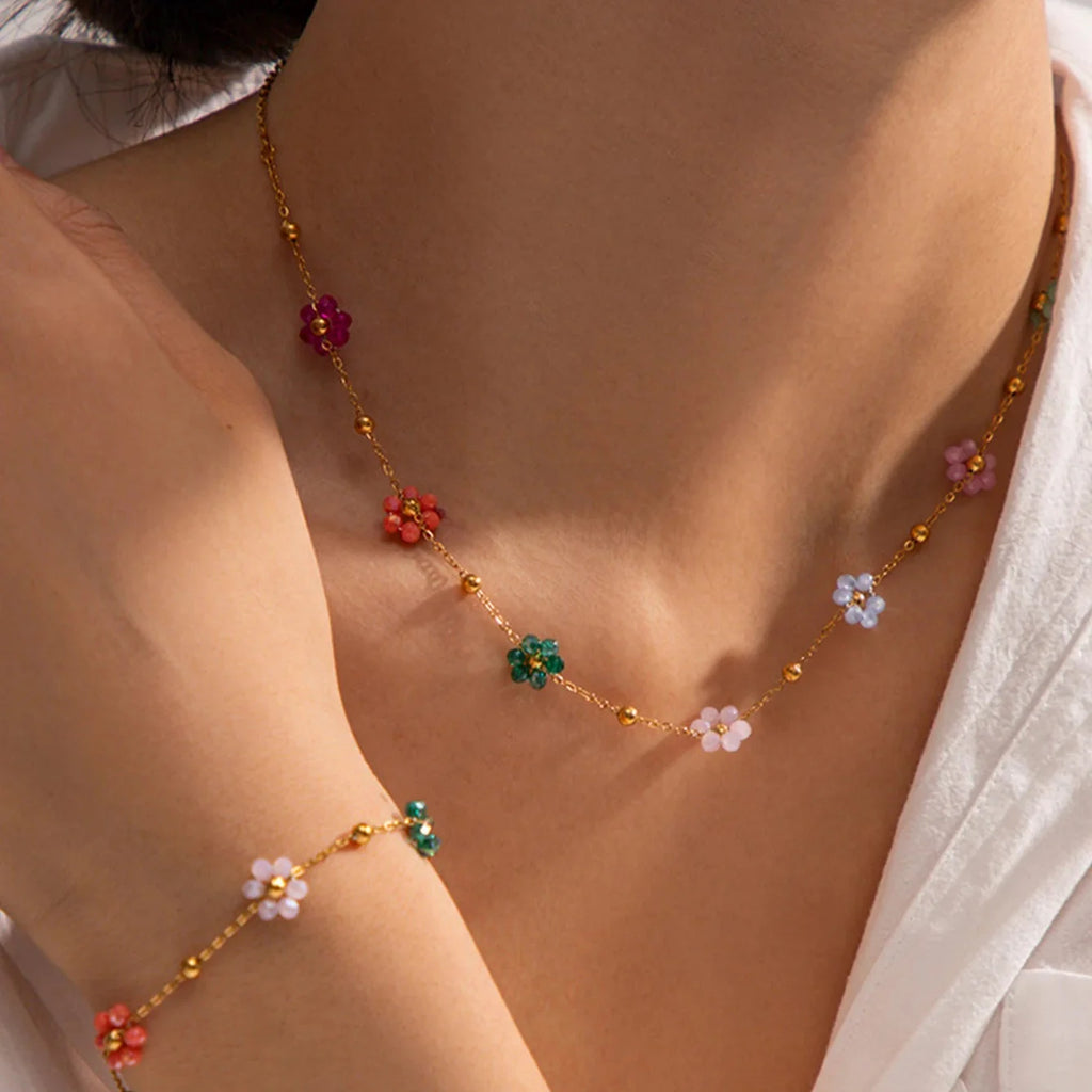 Collier Ras de Cou avec Pendentif Fleurs Colorées