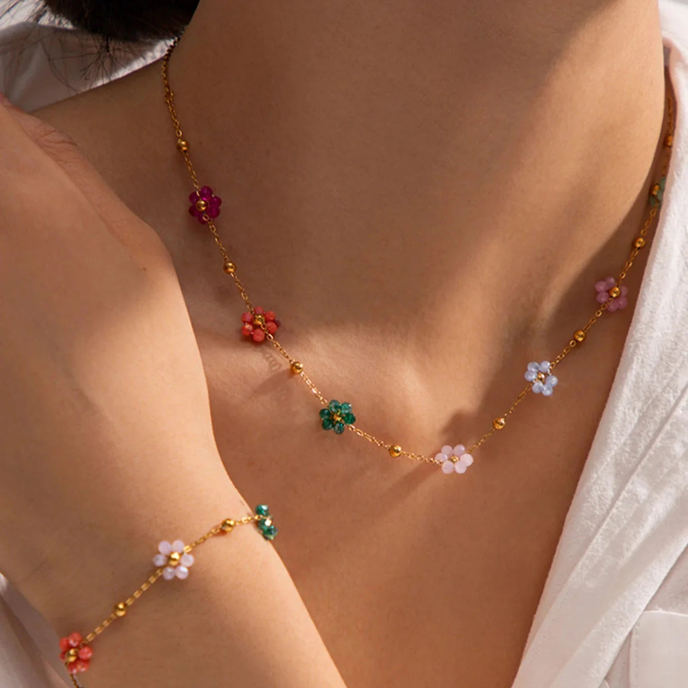 Collier Ras de Cou avec Pendentif Fleurs Colorées
