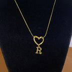 Collier ras de cou avec pendentif initiale et coeur - lettre