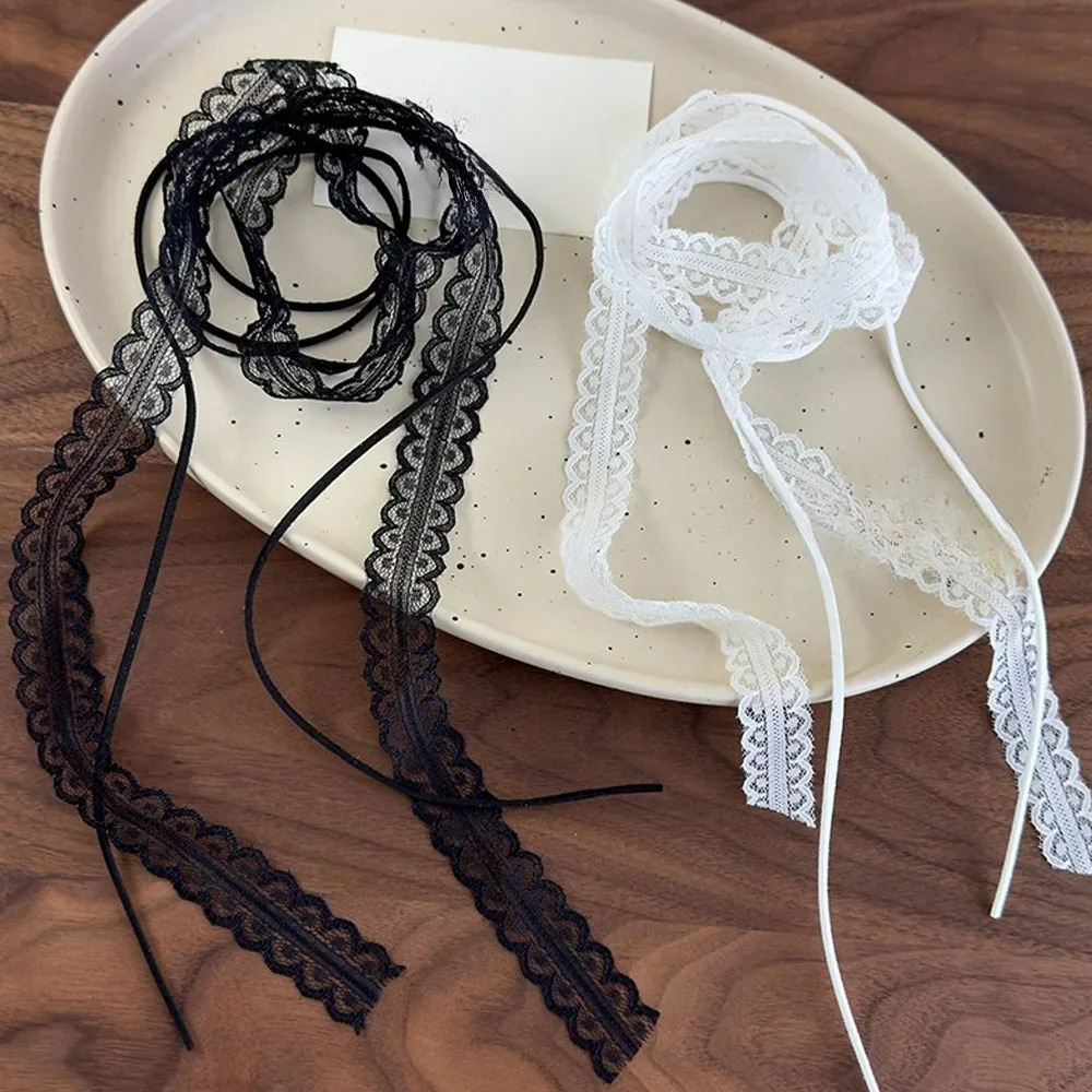 Chokerhalsband med rosettberlock 