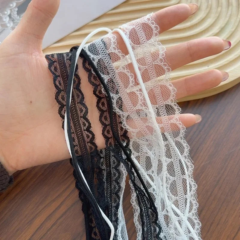 Chokerhalsband med rosettberlock 