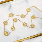 Choker halskæde med vedhæng i form af en 5-bladet kløver