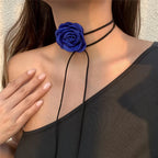Elegant choker med stort blått roseanheng 1