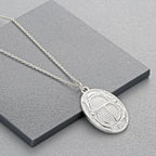 Egyptisk skarabæhalskæde i sølv