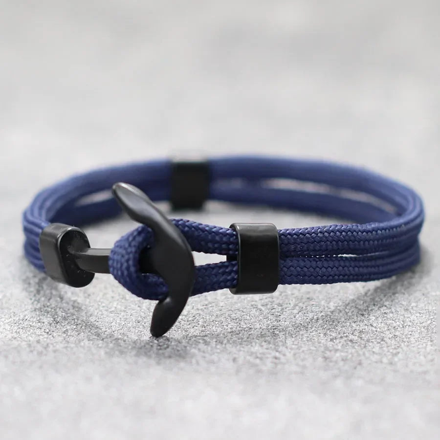 Dobbelt armbånd med sort anker marineblå