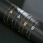 Armband med dubbel initial i guld och silver