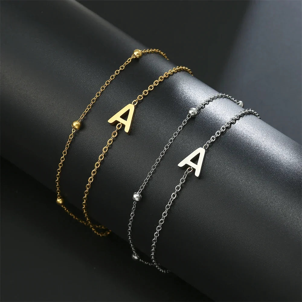 Armband med dubbel initial i guld och silver  a