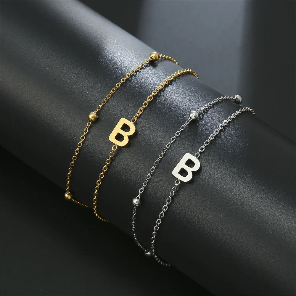 Armband med dubbel initial i guld och silver  b