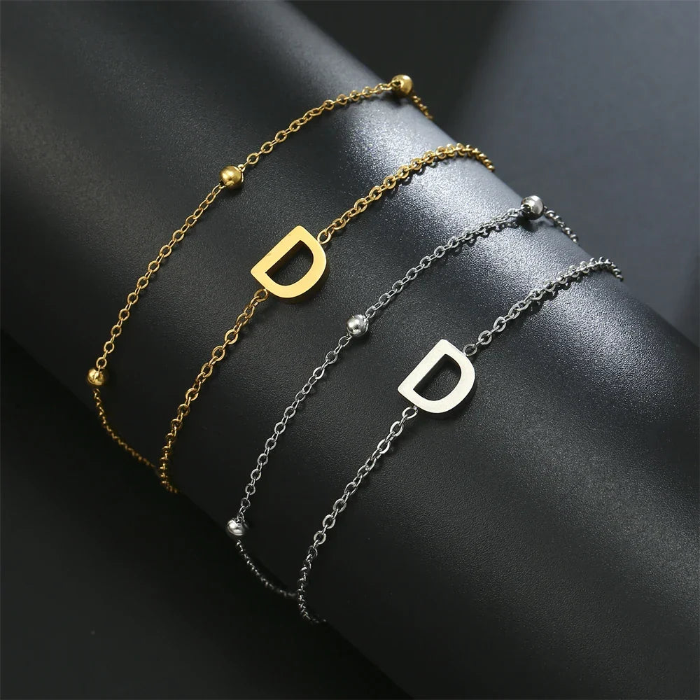 Armband med dubbel initial i guld och silver  d