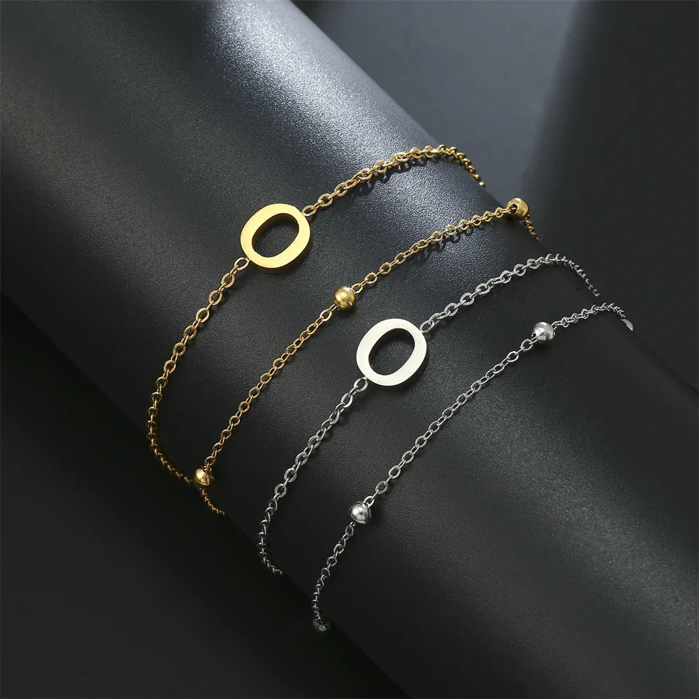 Armband med dubbel initial i guld och silver  o