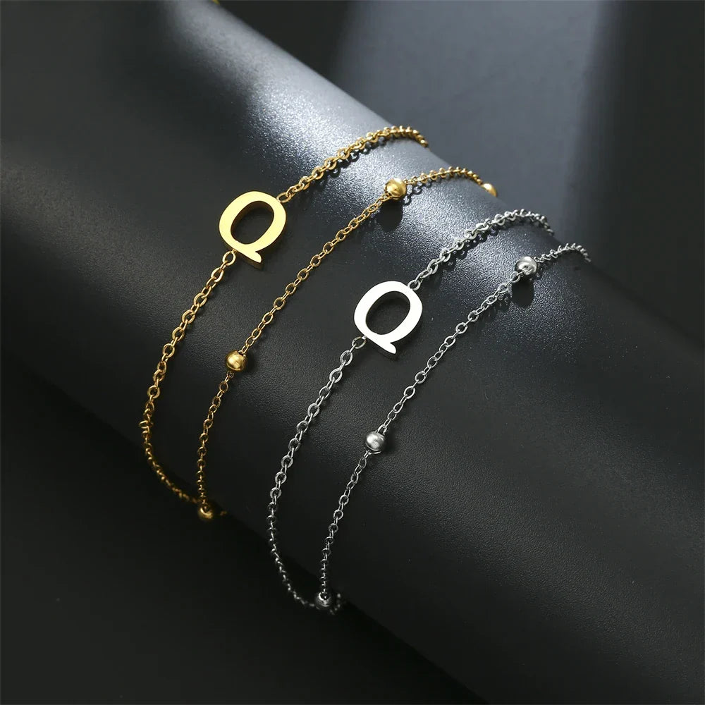 Armband med dubbel initial i guld och silver  q