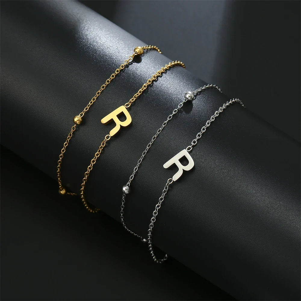 Armband med dubbel initial i guld och silver  r