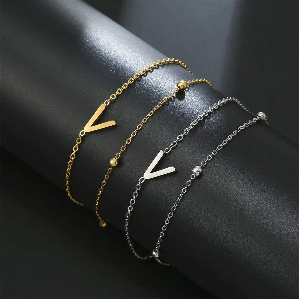 Armband med dubbel initial i guld och silver  v