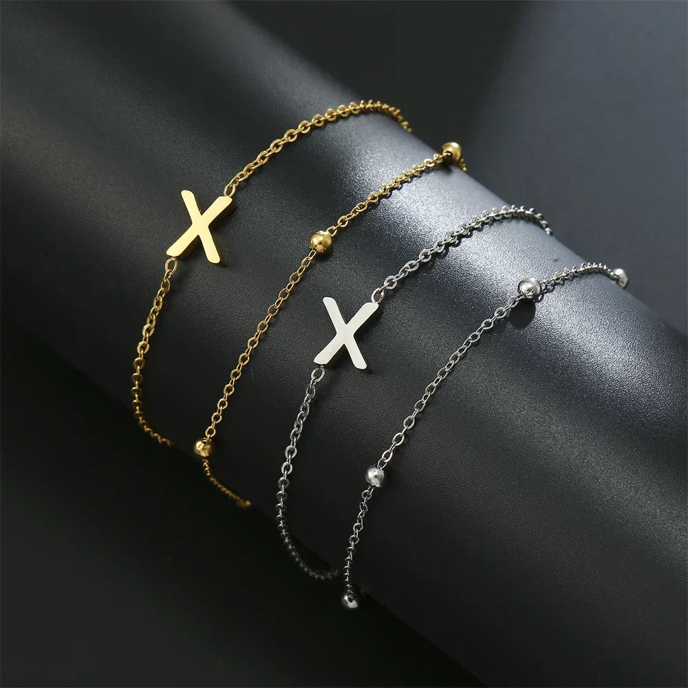 Armband med dubbel initial i guld och silver  x