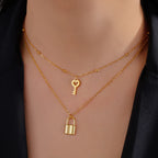 Collier double avec pendentif clef et cadenas or