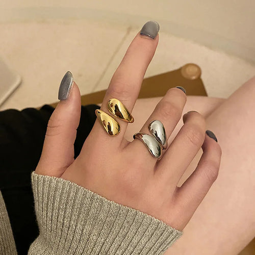 Elegant ring med vanddråbe i sølv