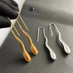 Elegante hængende øreringe med fin dråbeform i guld