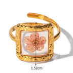 Velký prsten s květinou v průhledném rámečku