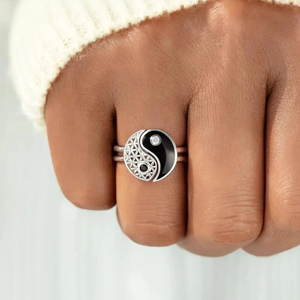 Set om 2 Yin Yang-ringar med zirkon