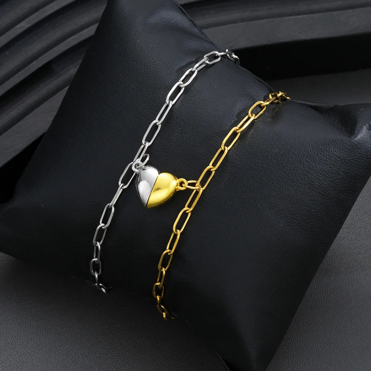 Set med 2 Halvhjärtformade Armband för Par