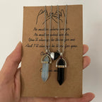 Sæt med 2 halskæder med stenvedhæng til par hvid og sort 1