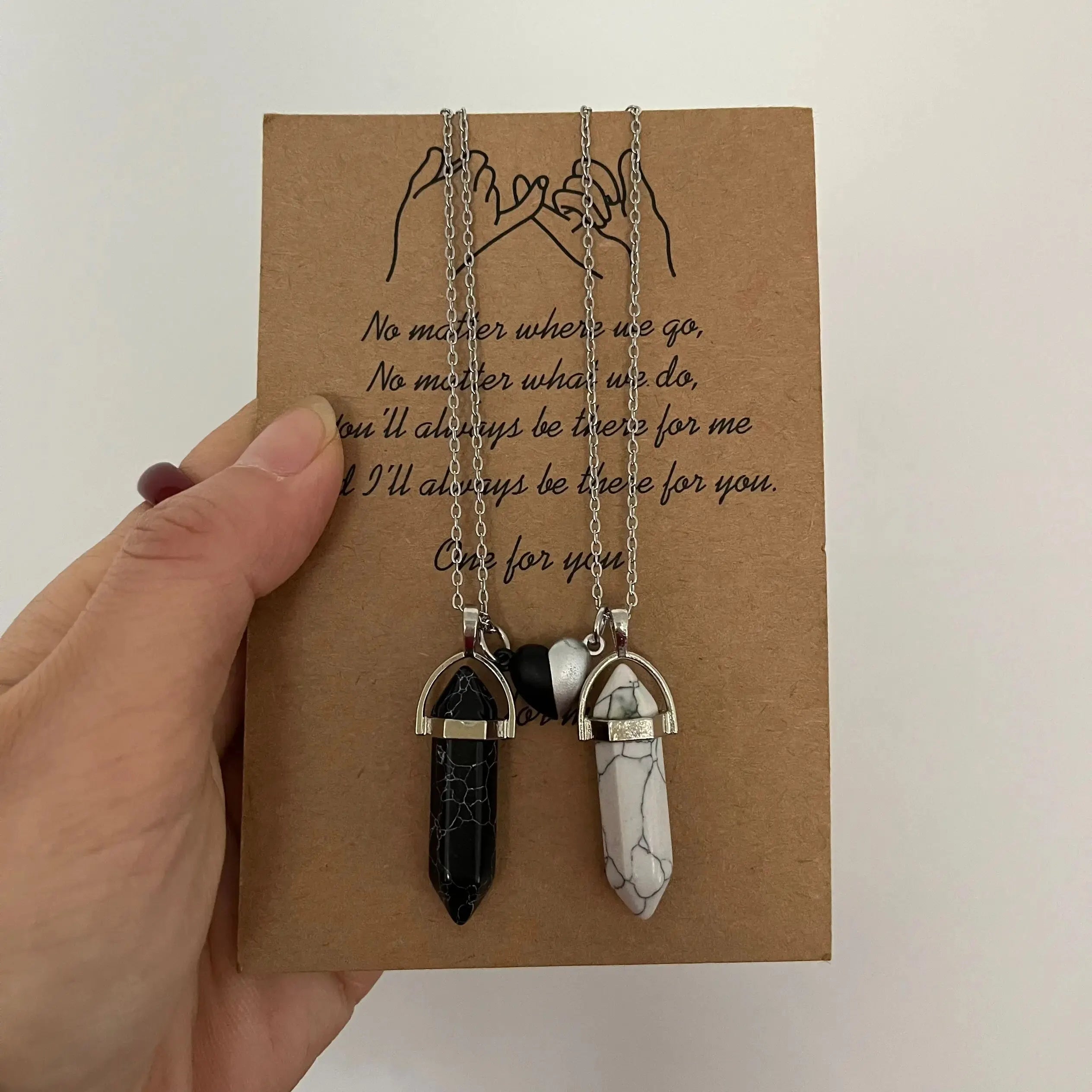 Set med 2 halsband med stenberlock för par svart och vit 2