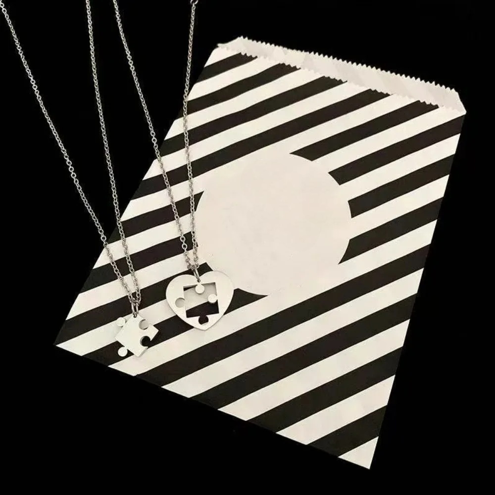 Set med 2 halsband med pusselberlock för par