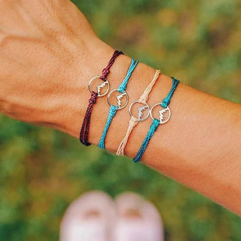 Set med 4 reparmband med rund bergsberlock