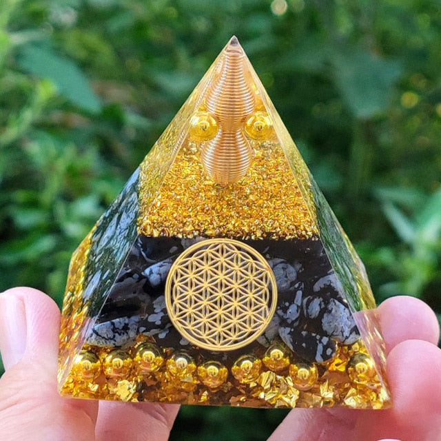 Pyramide Orgonite Beskyttelse & Meditation livets blomst guld