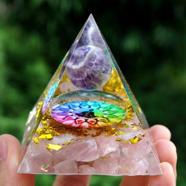 Pyramide Orgonite Beskyttelse & Meditation 7 chakraer