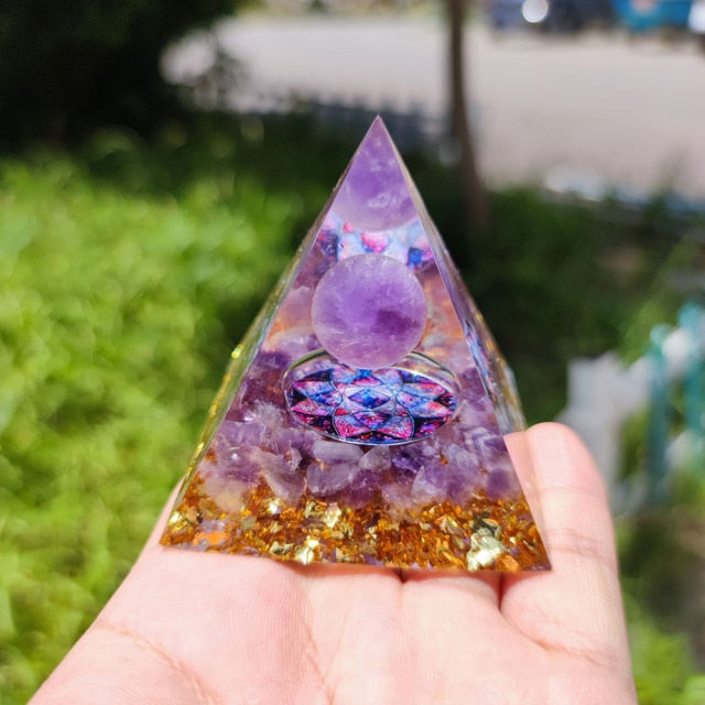 Pyramide Orgonite Beskyttelse & Meditation violet blomst