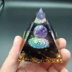 Pyramide Orgonite Beskyttelse & Meditasjon svart om